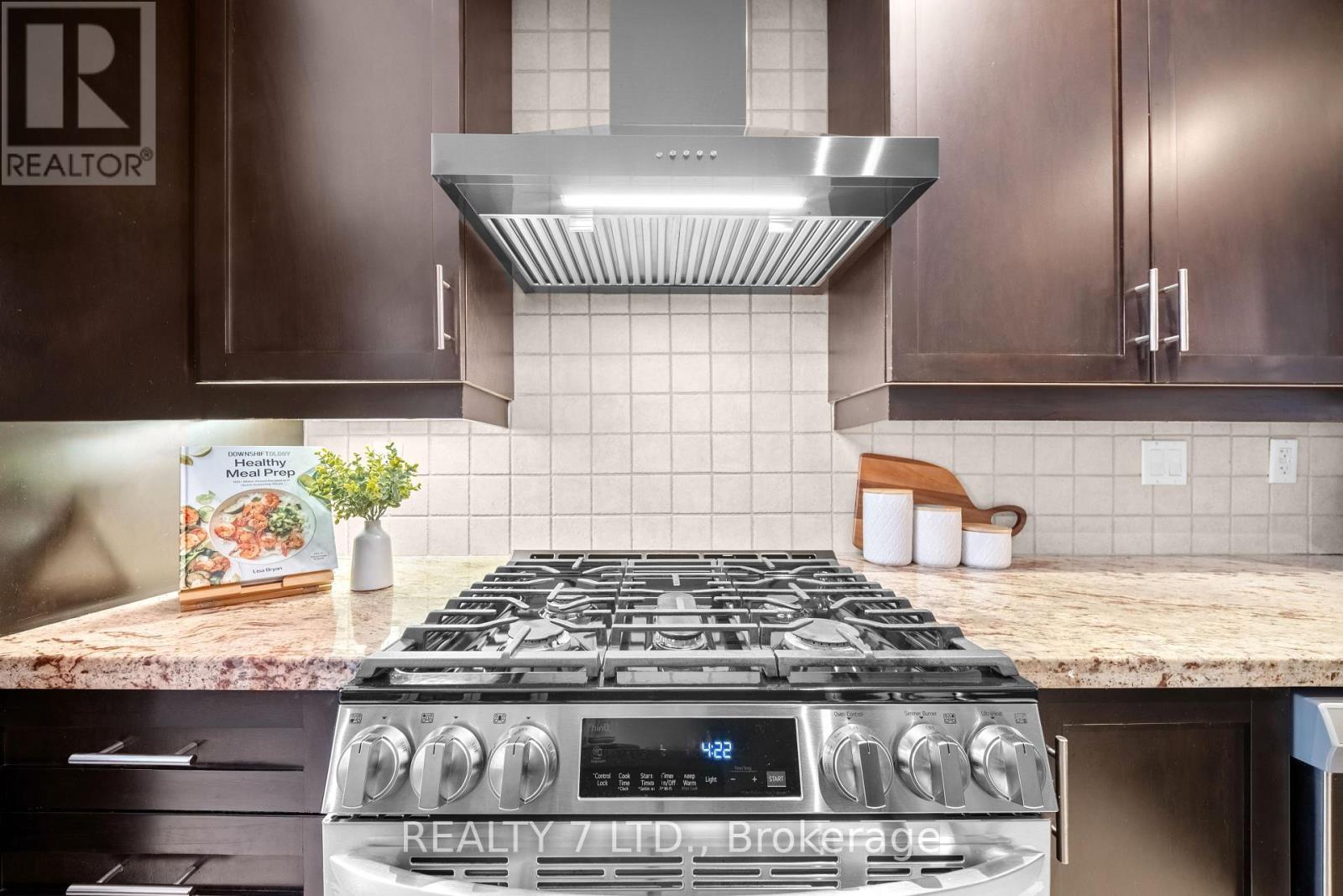 44 Furrow Lane, Toronto, ON - Indoor Photo Showing Kitchen With Upgraded Kitchen