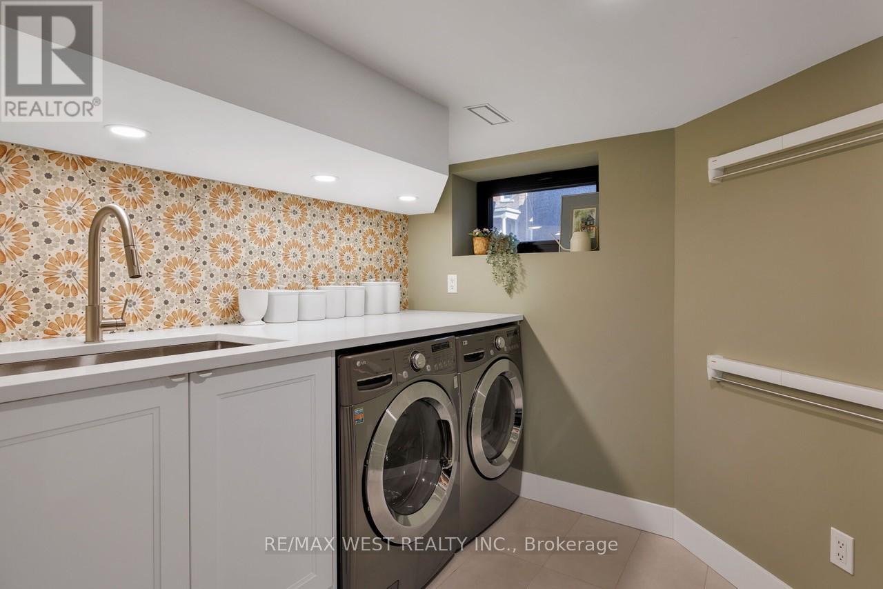 22 Cowan Avenue, Toronto, ON - Indoor Photo Showing Laundry Room