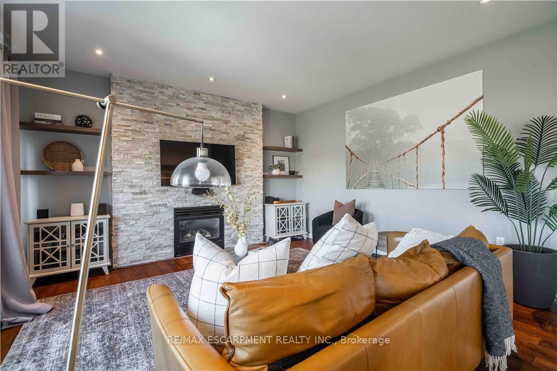 51 Showcase Drive, Hamilton, ON - Indoor Photo Showing Living Room With Fireplace