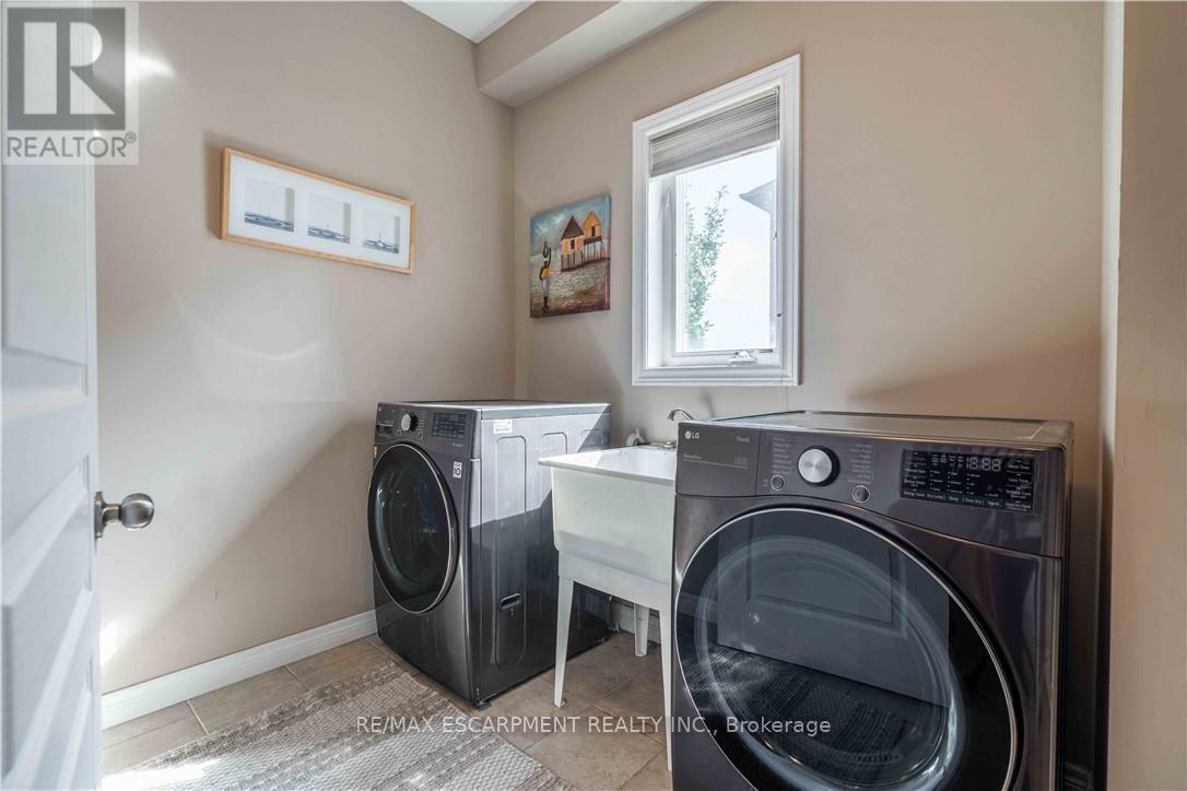 51 Showcase Drive, Hamilton, ON - Indoor Photo Showing Laundry Room