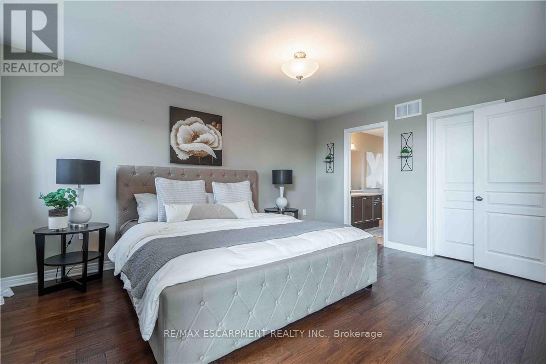 51 Showcase Drive, Hamilton, ON - Indoor Photo Showing Bedroom