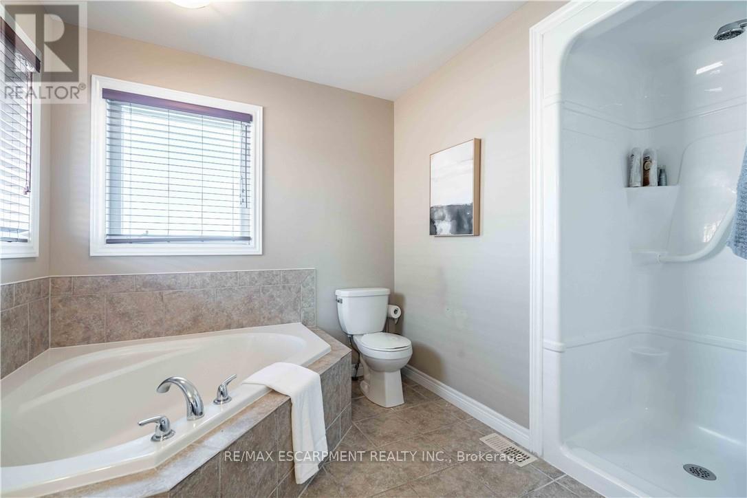 51 Showcase Drive, Hamilton, ON - Indoor Photo Showing Bathroom