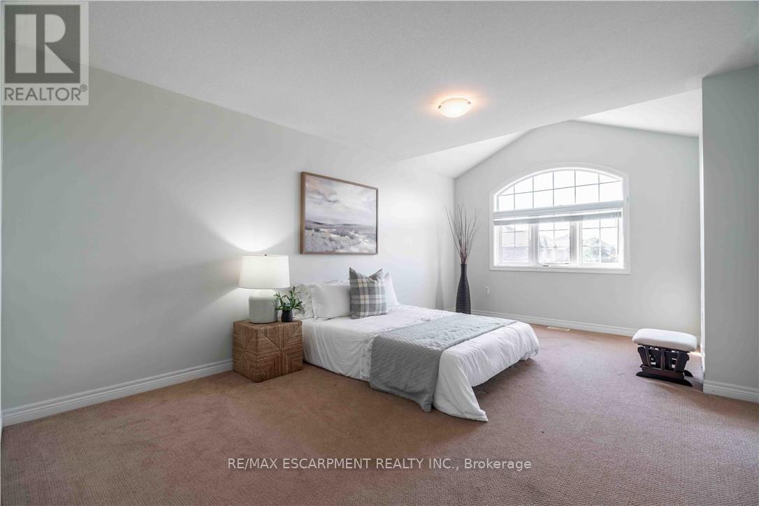 51 Showcase Drive, Hamilton, ON - Indoor Photo Showing Bedroom