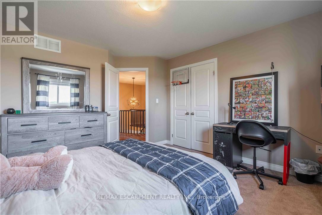 51 Showcase Drive, Hamilton, ON - Indoor Photo Showing Bedroom