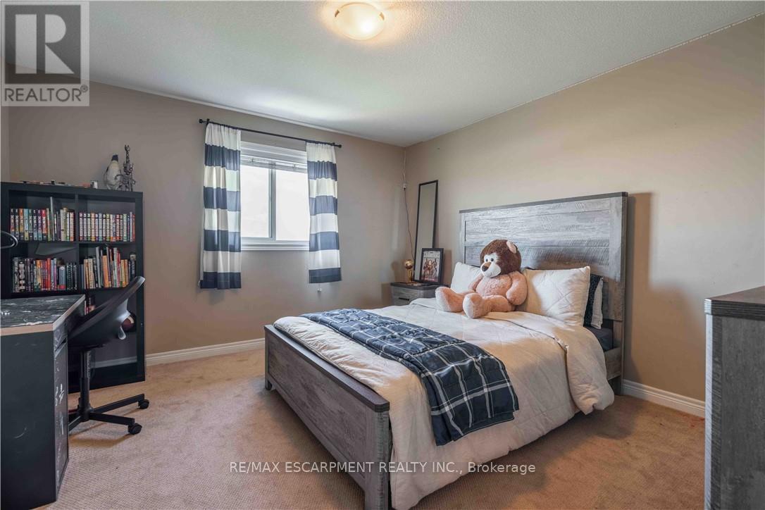 51 Showcase Drive, Hamilton, ON - Indoor Photo Showing Bedroom