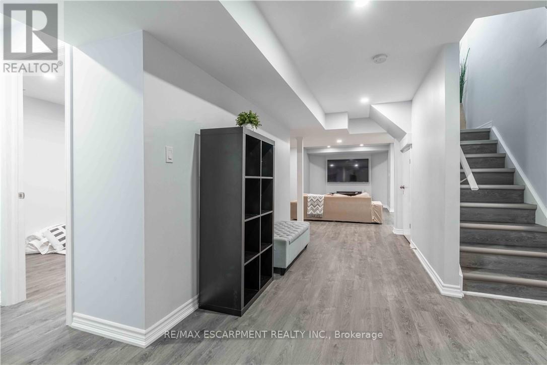 51 Showcase Drive, Hamilton, ON - Indoor Photo Showing Other Room