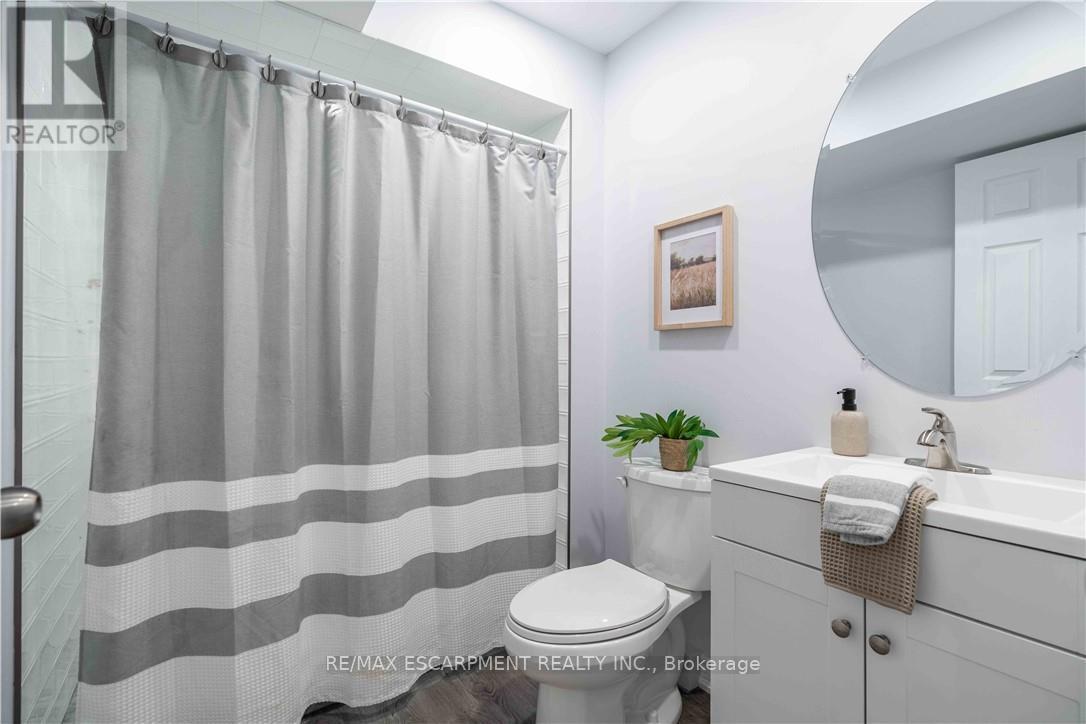 51 Showcase Drive, Hamilton, ON - Indoor Photo Showing Bathroom