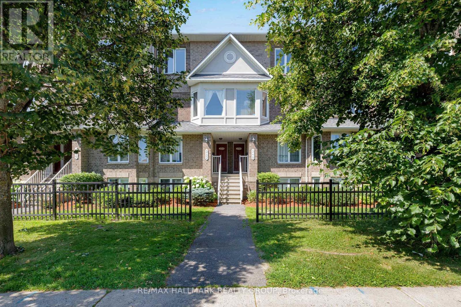 3 - 250 Cresthaven Drive, Ottawa, ON - Outdoor With Facade