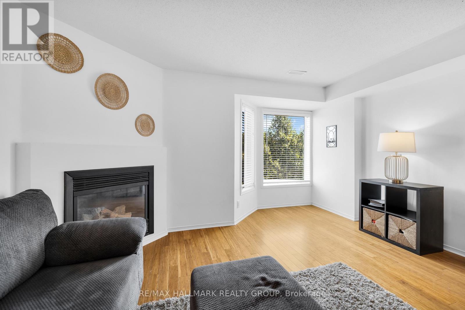 3 - 250 Cresthaven Drive, Ottawa, ON - Indoor Photo Showing Living Room With Fireplace