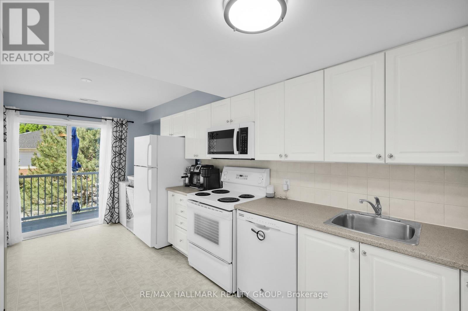 3 - 250 Cresthaven Drive, Ottawa, ON - Indoor Photo Showing Kitchen