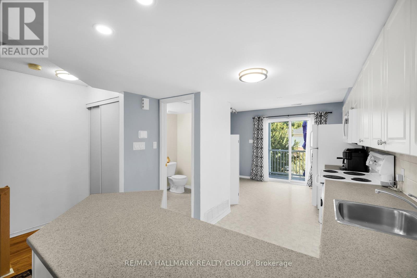 3 - 250 Cresthaven Drive, Ottawa, ON - Indoor