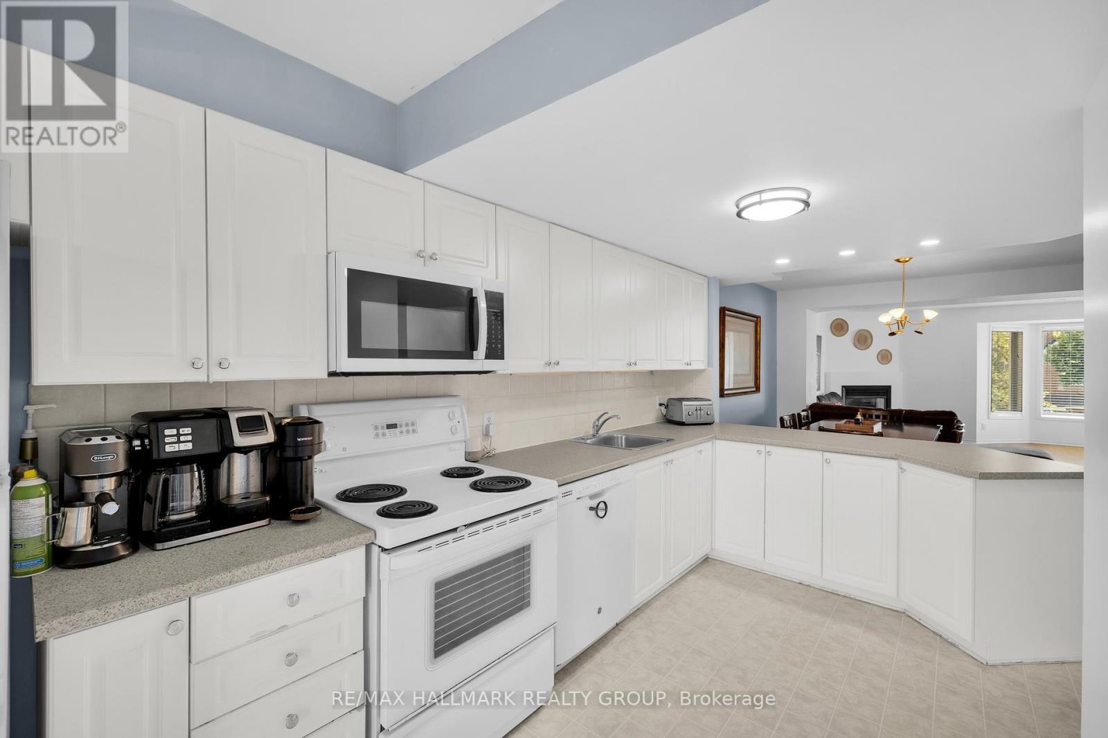 3 - 250 Cresthaven Drive, Ottawa, ON - Indoor Photo Showing Kitchen