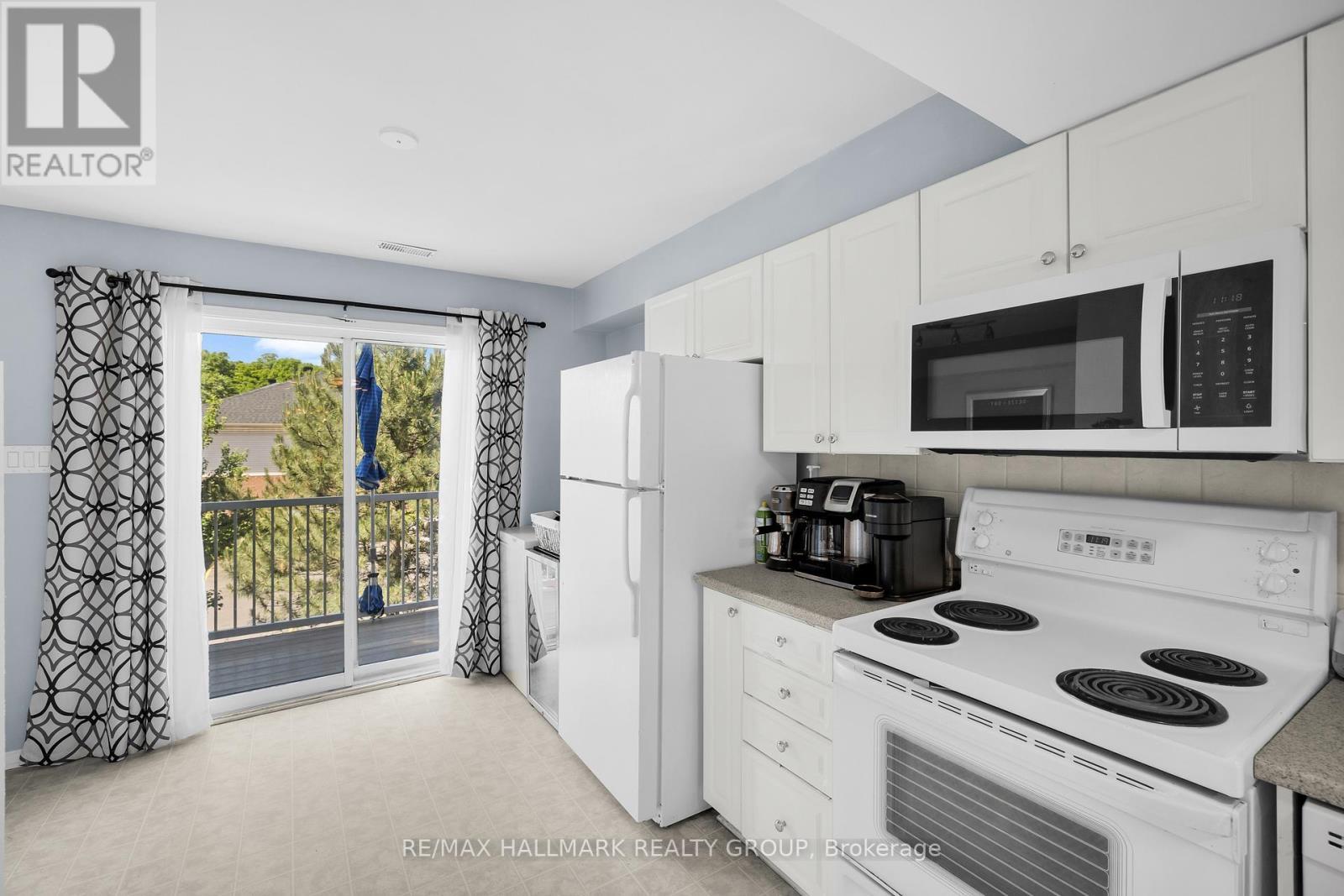 3 - 250 Cresthaven Drive, Ottawa, ON - Indoor Photo Showing Kitchen