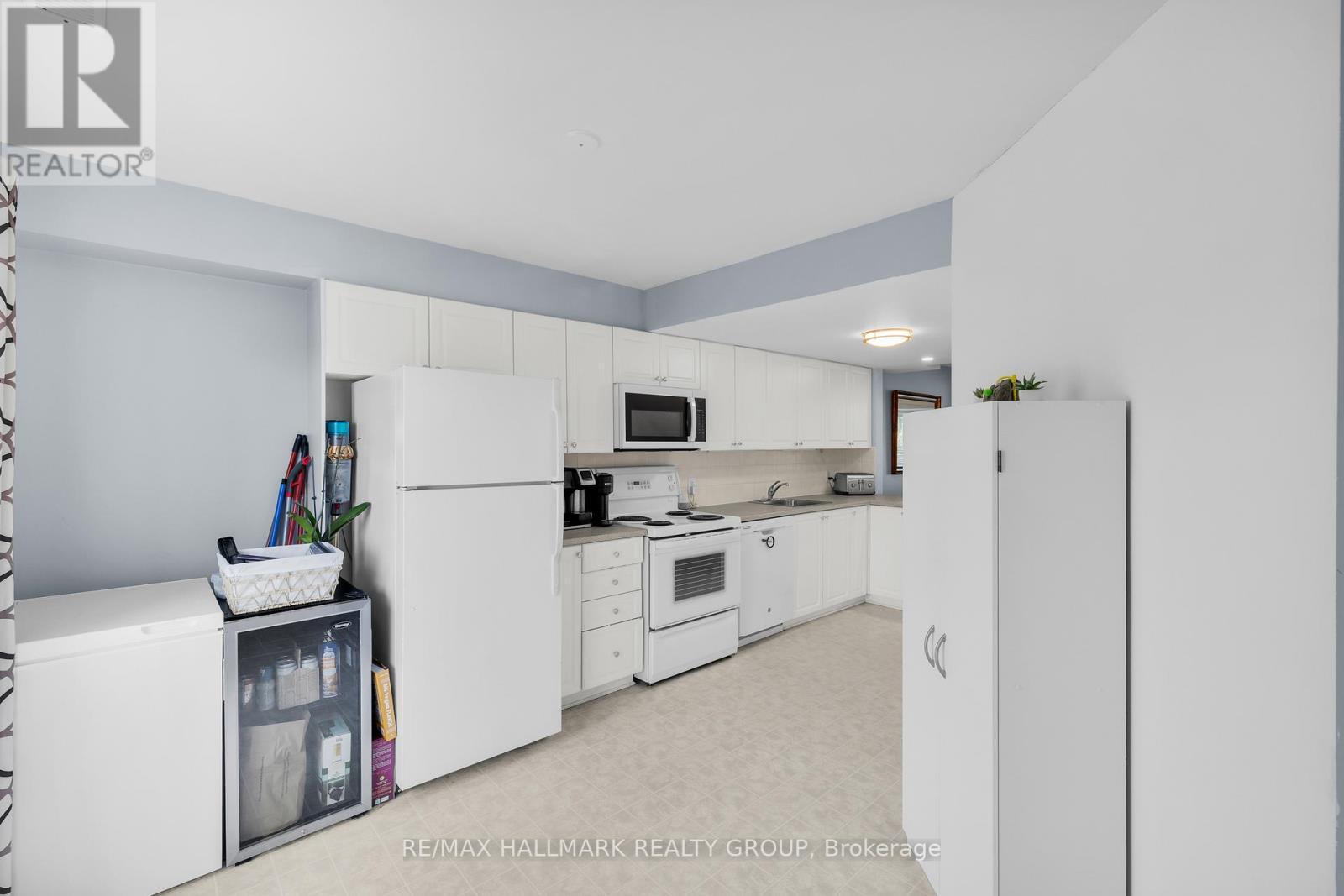 3 - 250 Cresthaven Drive, Ottawa, ON - Indoor Photo Showing Kitchen