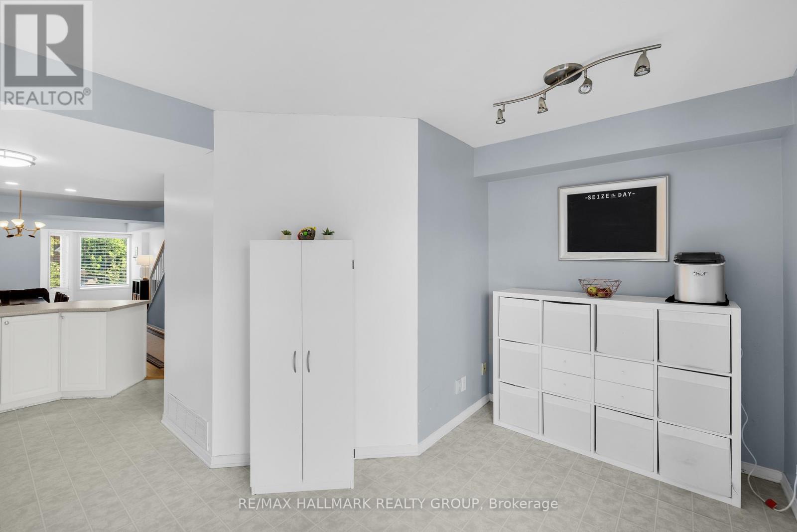 3 - 250 Cresthaven Drive, Ottawa, ON - Indoor