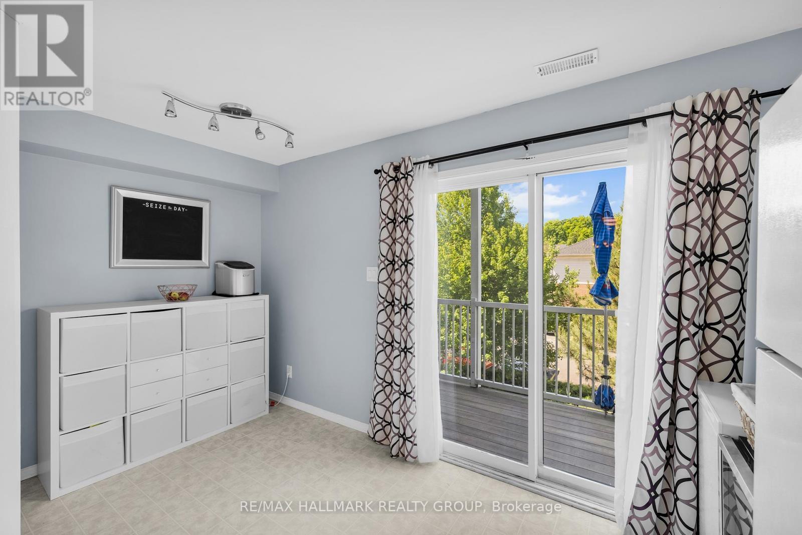 3 - 250 Cresthaven Drive, Ottawa, ON - Indoor