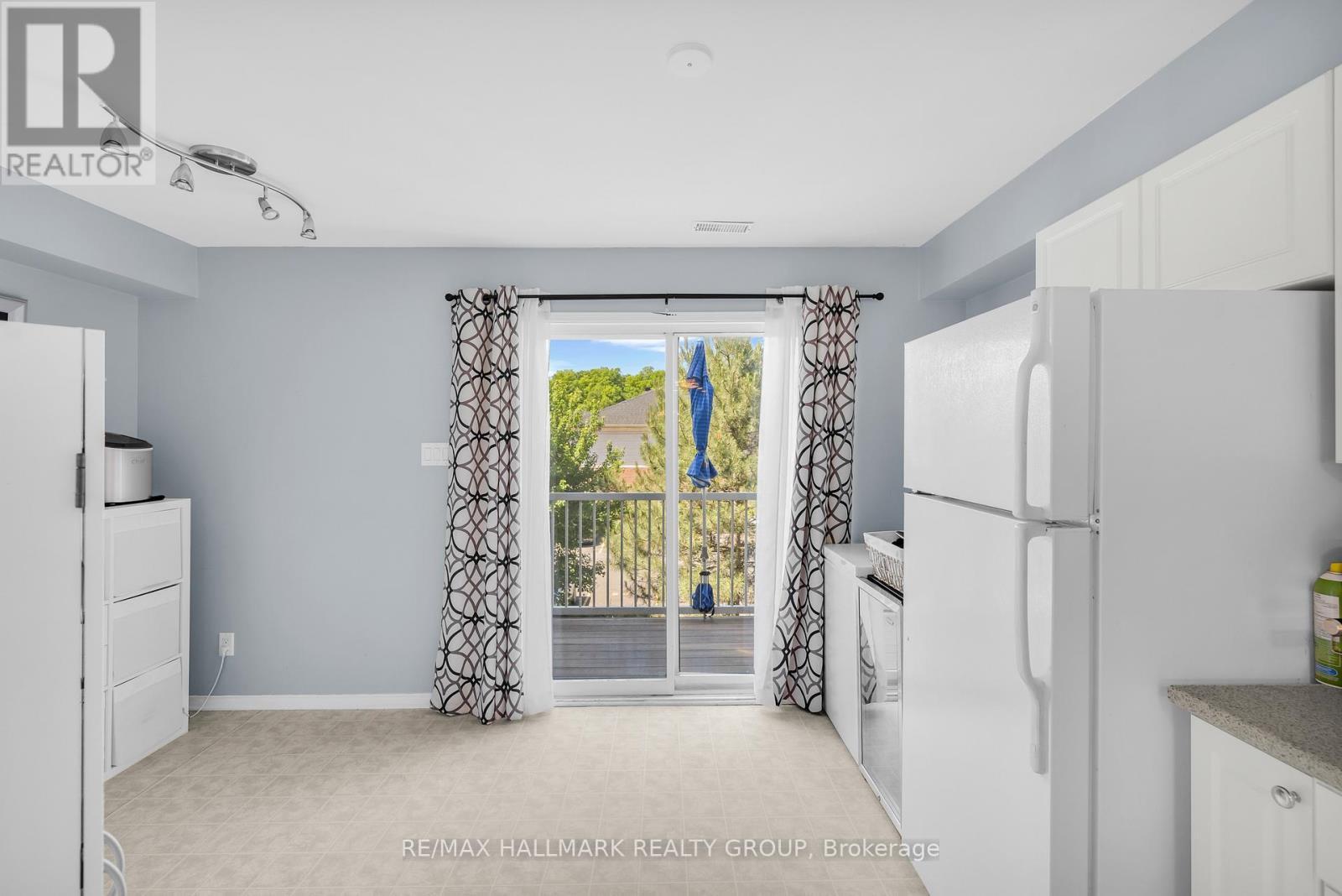 3 - 250 Cresthaven Drive, Ottawa, ON - Indoor