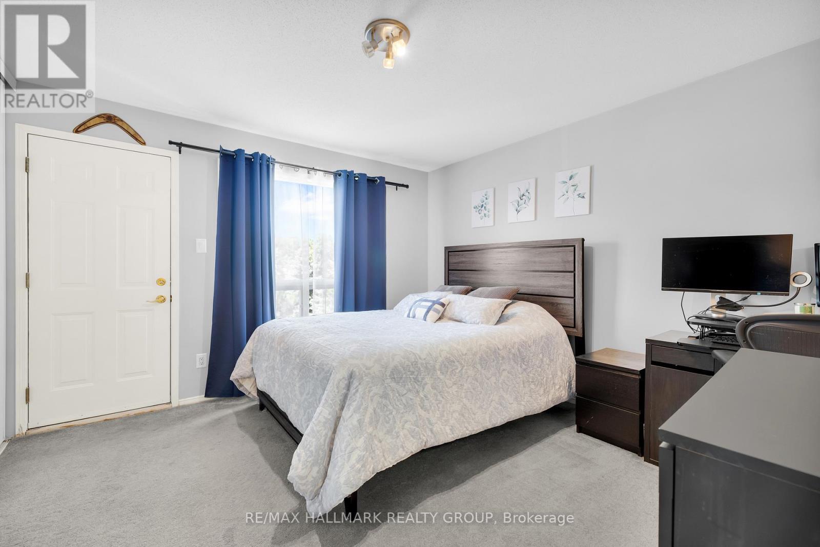 3 - 250 Cresthaven Drive, Ottawa, ON - Indoor Photo Showing Bedroom