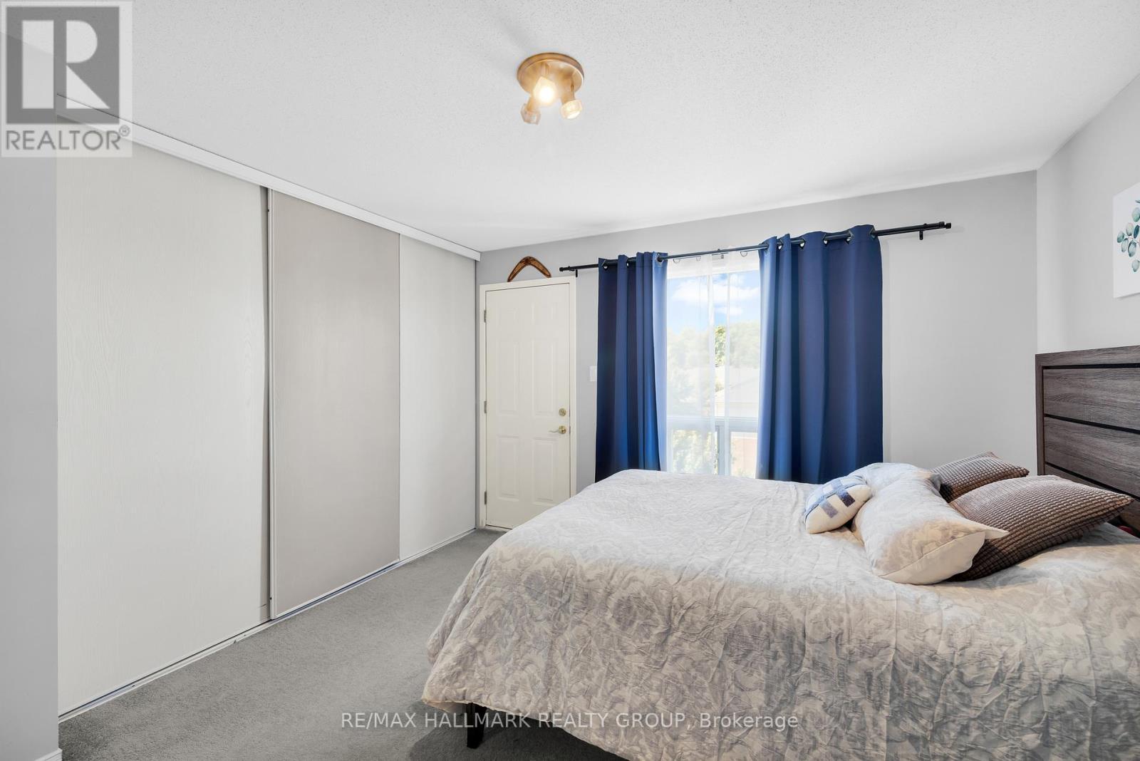 3 - 250 Cresthaven Drive, Ottawa, ON - Indoor Photo Showing Bedroom