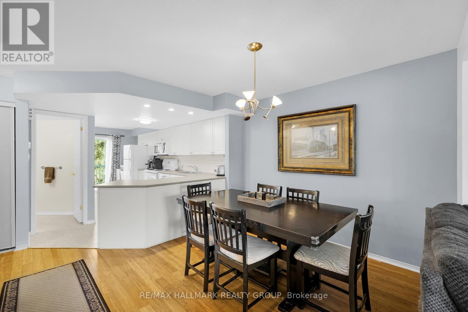 3 - 250 Cresthaven Drive, Ottawa, ON - Indoor Photo Showing Dining Room