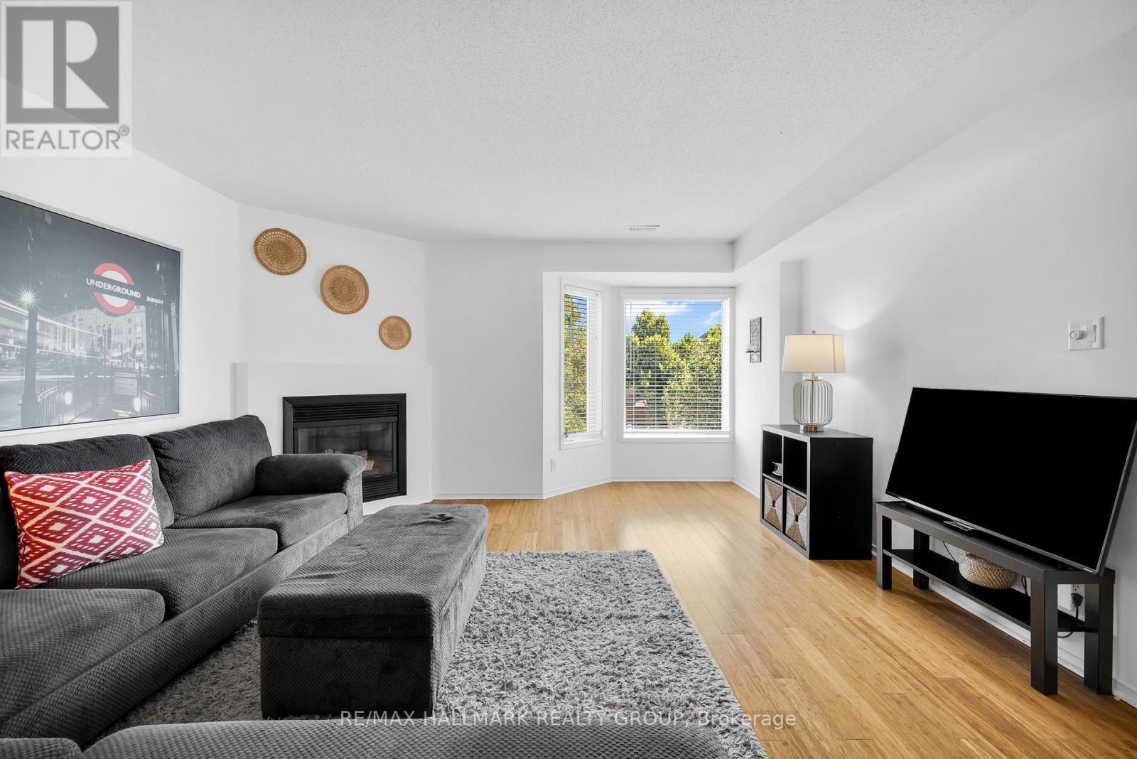 3 - 250 Cresthaven Drive, Ottawa, ON - Indoor Photo Showing Living Room With Fireplace