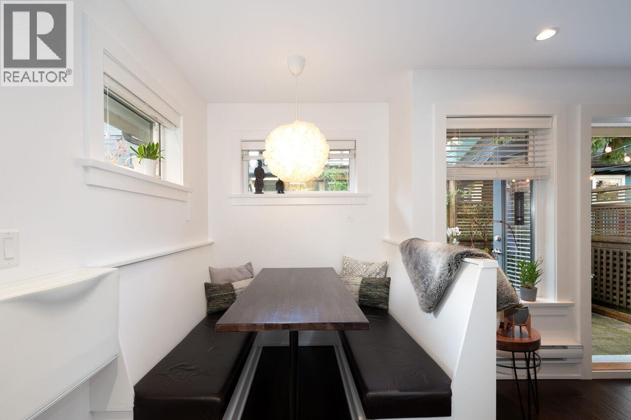 250 E 10Th Street, North Vancouver, BC - Indoor Photo Showing Dining Room