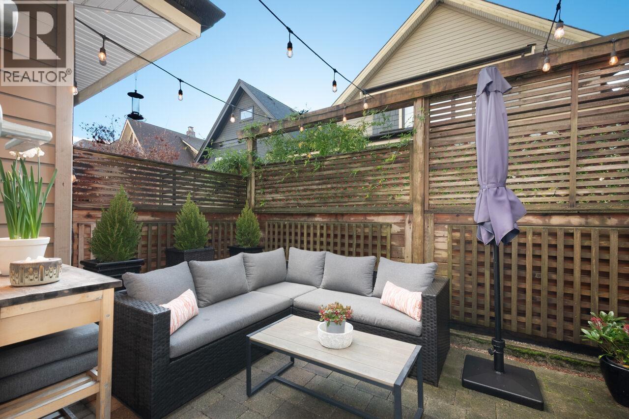 250 E 10Th Street, North Vancouver, BC - Outdoor With Deck Patio Veranda