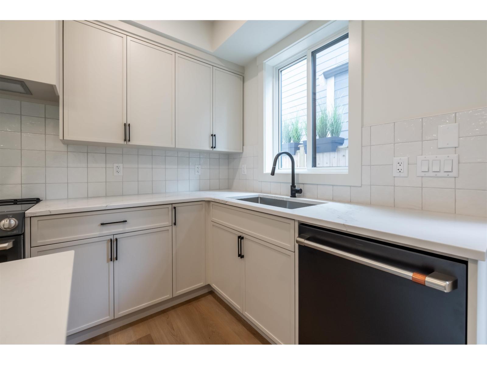 23128 96 Avenue, Langley, BC - Indoor Photo Showing Kitchen