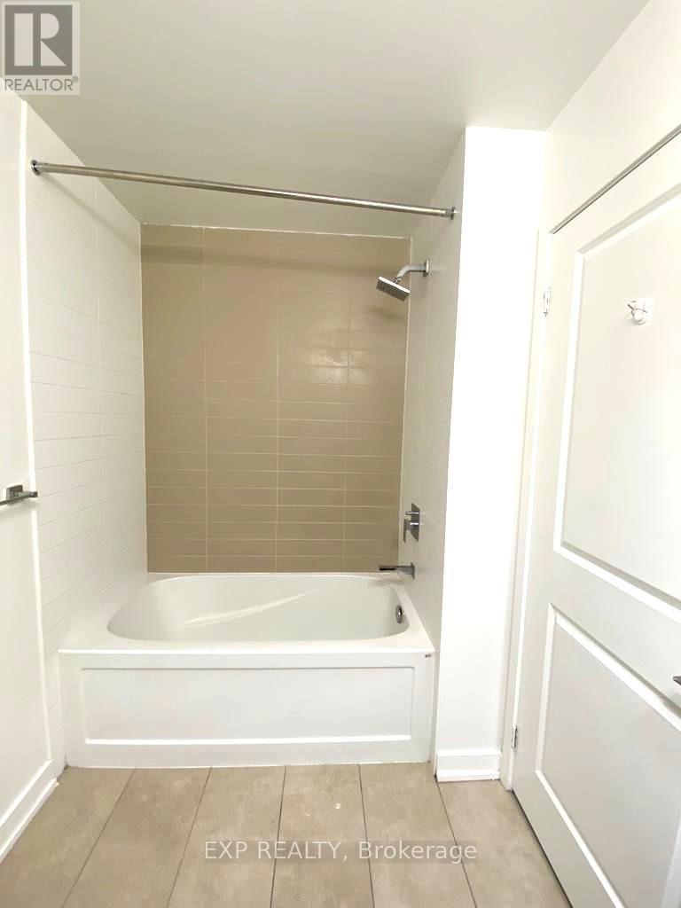 3203 - 4011 Brickstone Mews, Mississauga, ON - Indoor Photo Showing Bathroom