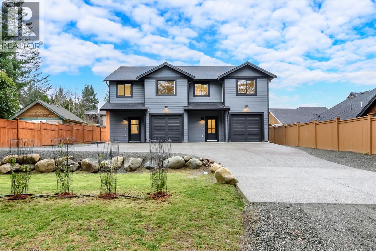 B 1044 Lazo Rd, Comox, BC - Outdoor With Facade