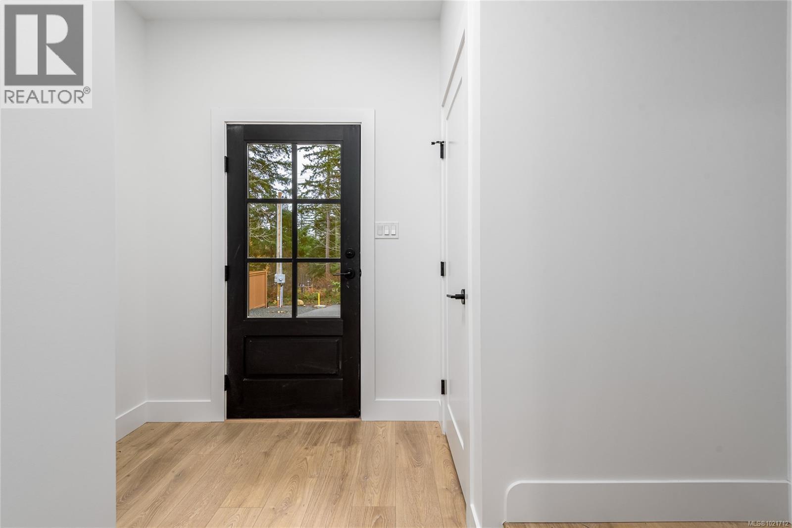 B 1044 Lazo Rd, Comox, BC - Indoor Photo Showing Other Room