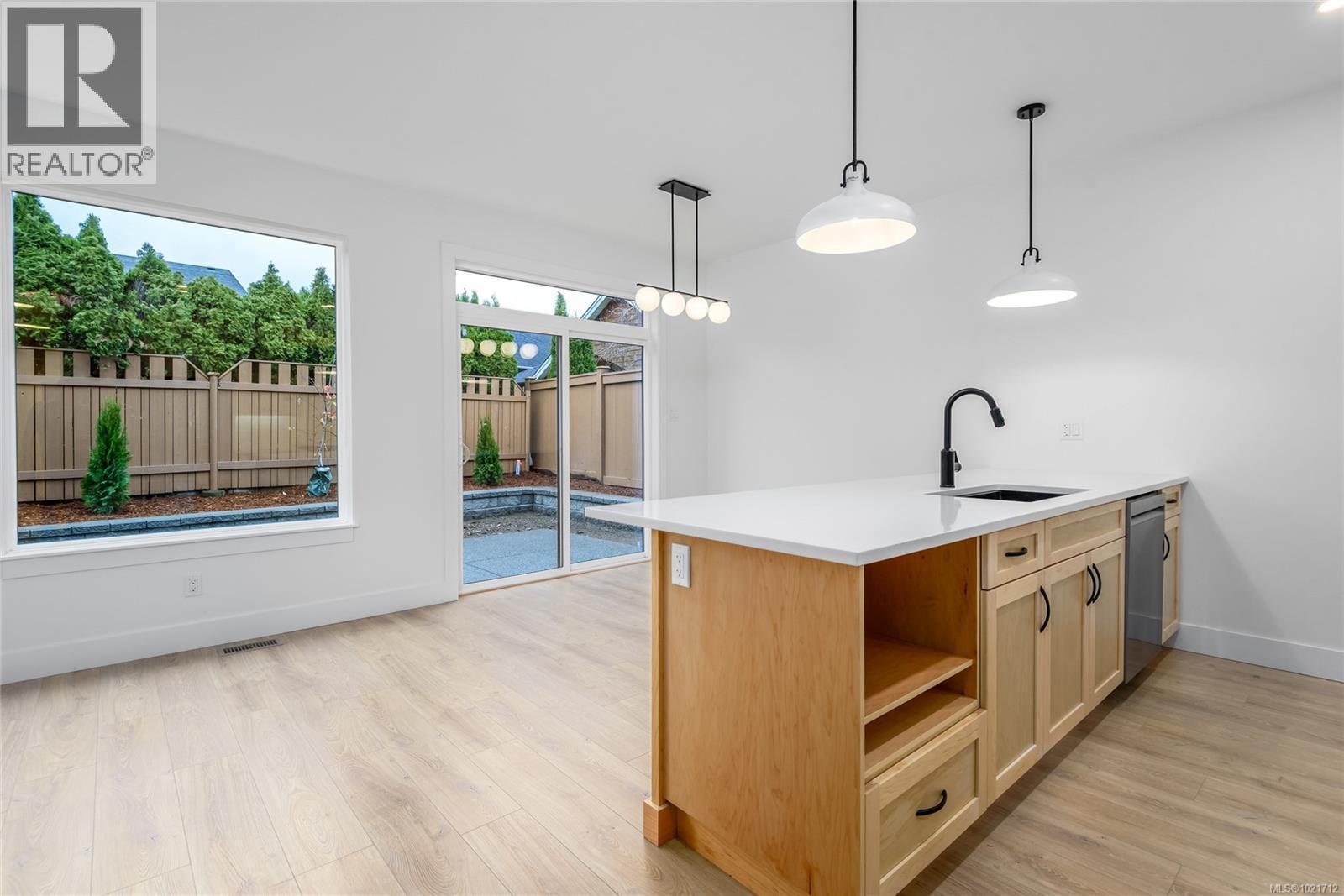 B 1044 Lazo Rd, Comox, BC - Indoor Photo Showing Kitchen
