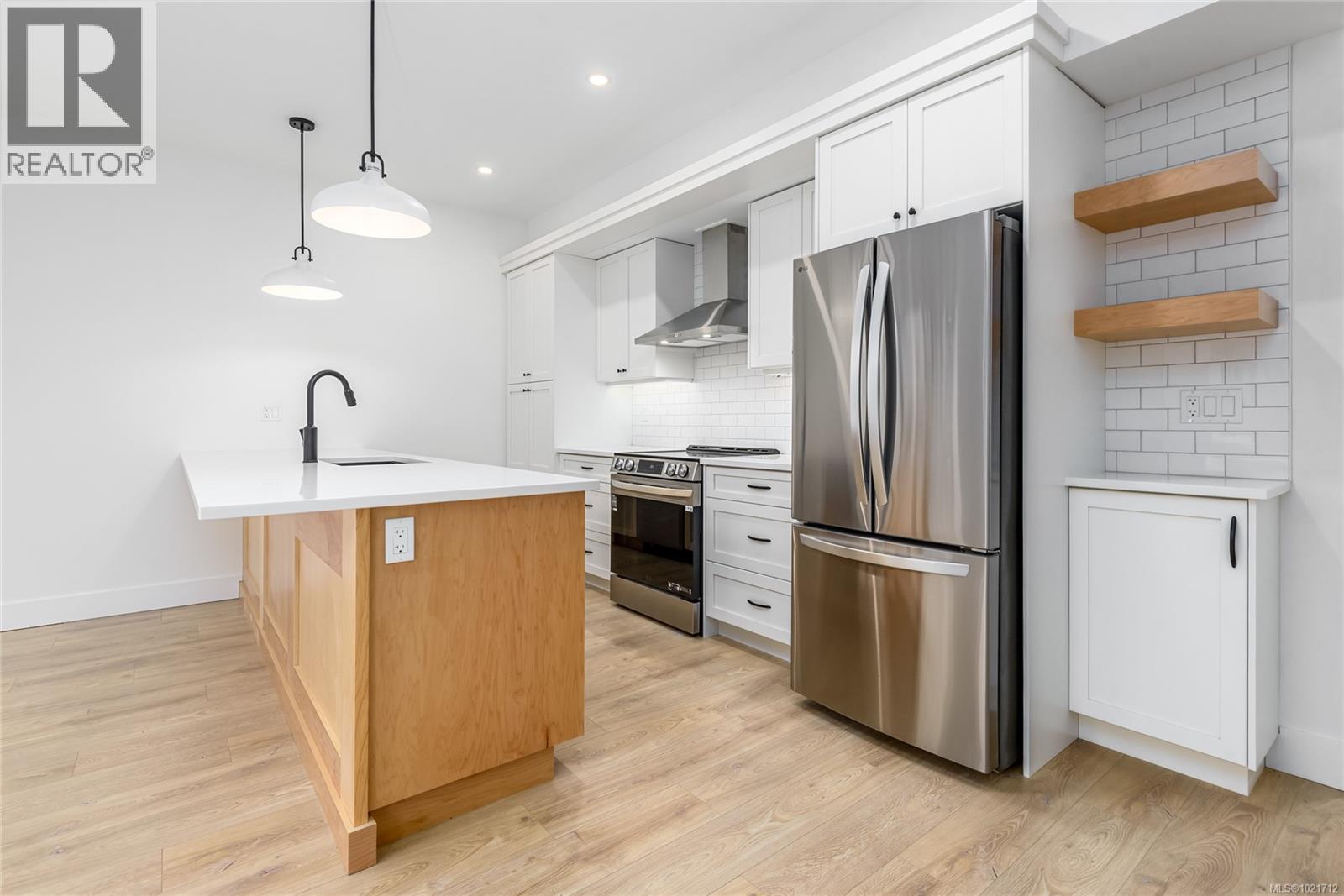 B 1044 Lazo Rd, Comox, BC - Indoor Photo Showing Kitchen With Stainless Steel Kitchen With Upgraded Kitchen