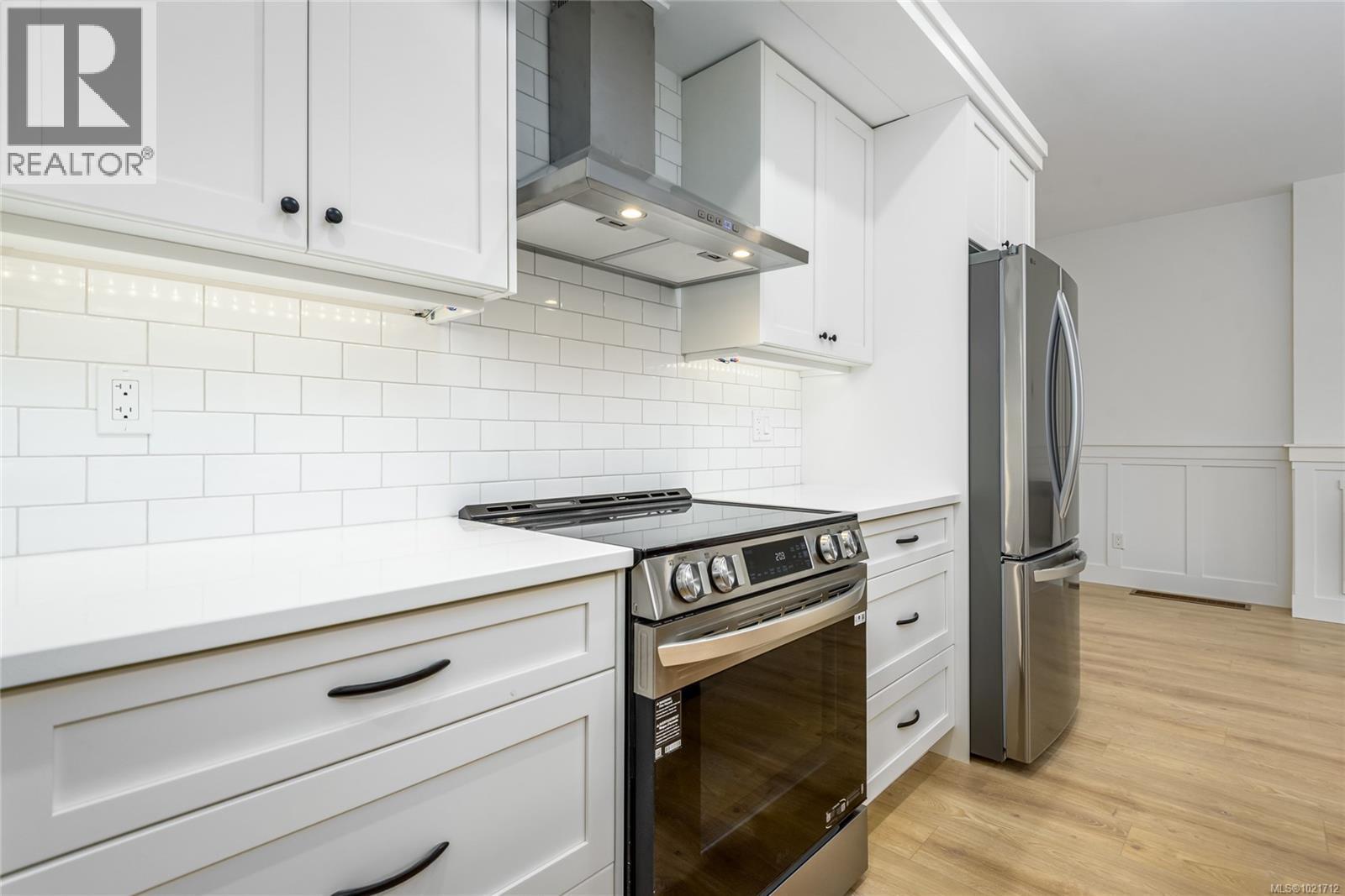 B 1044 Lazo Rd, Comox, BC - Indoor Photo Showing Kitchen With Stainless Steel Kitchen With Upgraded Kitchen