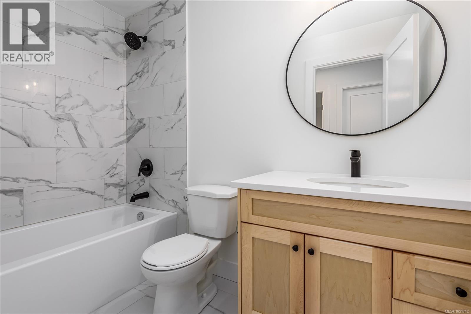 B 1044 Lazo Rd, Comox, BC - Indoor Photo Showing Bathroom