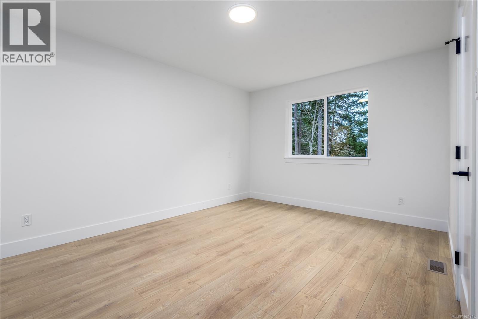 B 1044 Lazo Rd, Comox, BC - Indoor Photo Showing Other Room