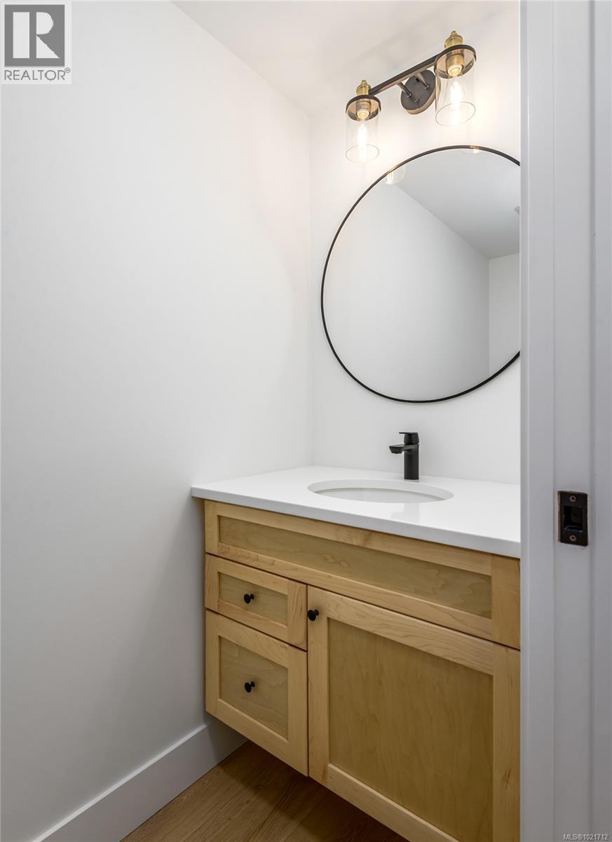 B 1044 Lazo Rd, Comox, BC - Indoor Photo Showing Bathroom