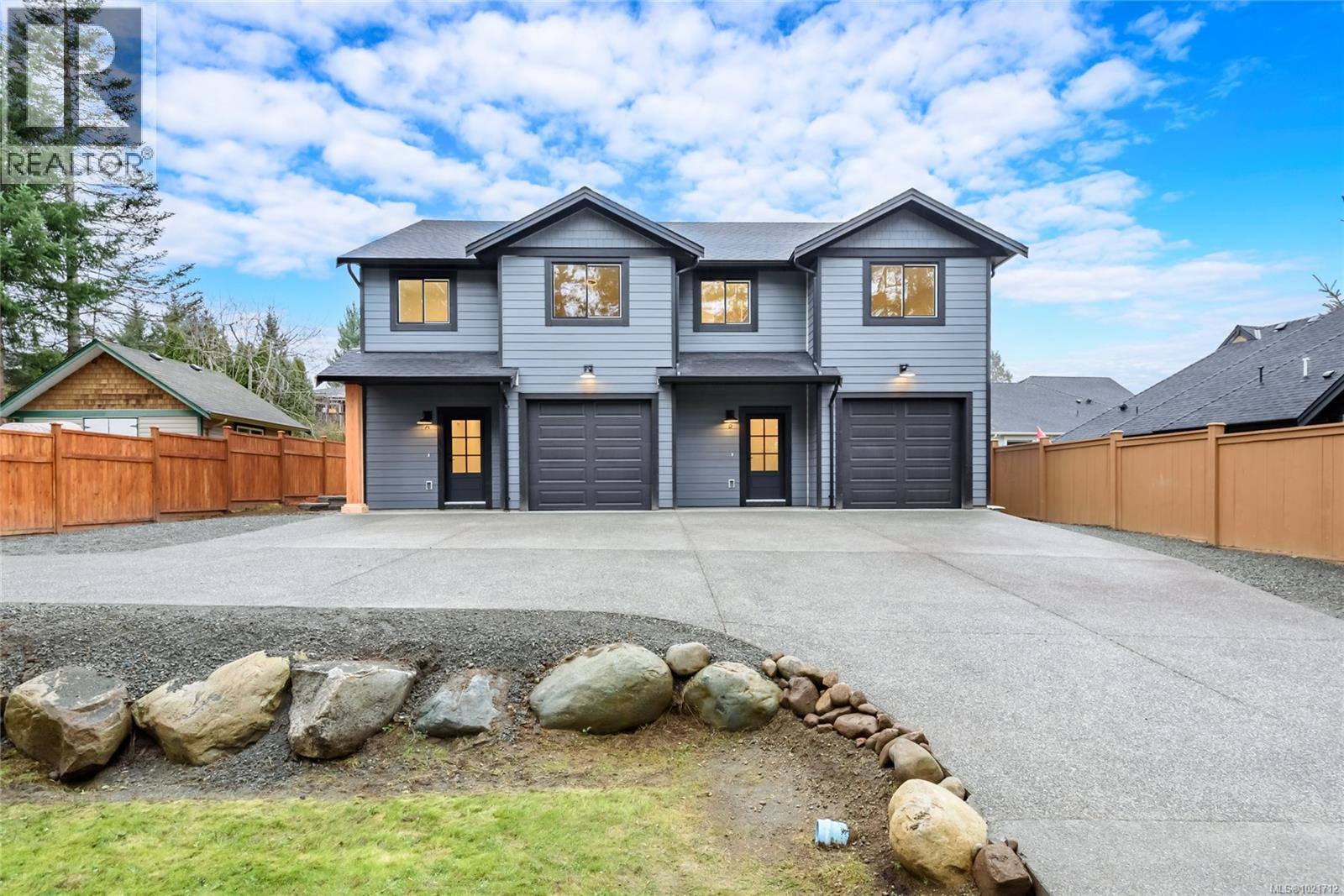B 1044 Lazo Rd, Comox, BC - Outdoor With Facade