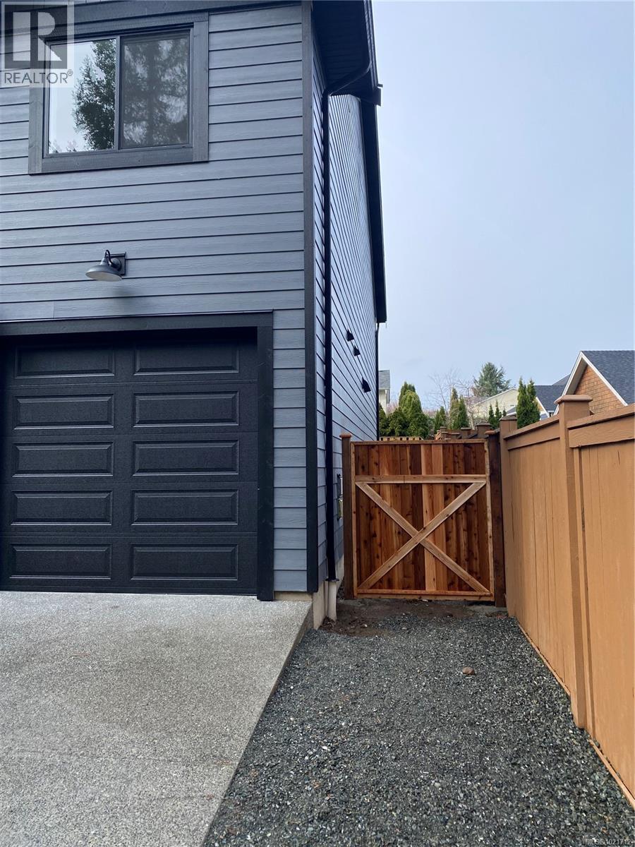 B 1044 Lazo Rd, Comox, BC - Outdoor With Exterior