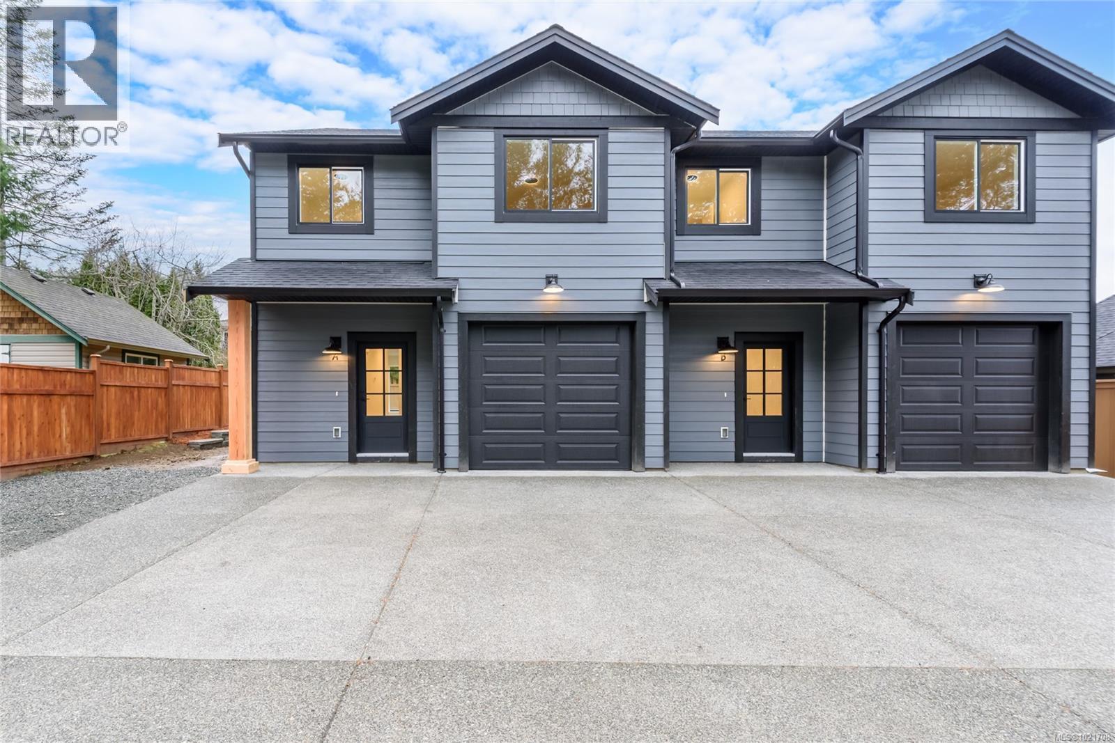 A 1044 Lazo Rd, Comox, BC - Outdoor With Facade