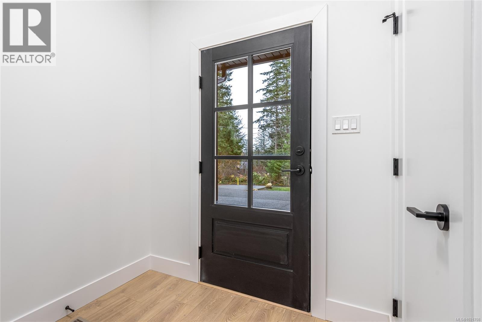 A 1044 Lazo Rd, Comox, BC - Indoor Photo Showing Other Room