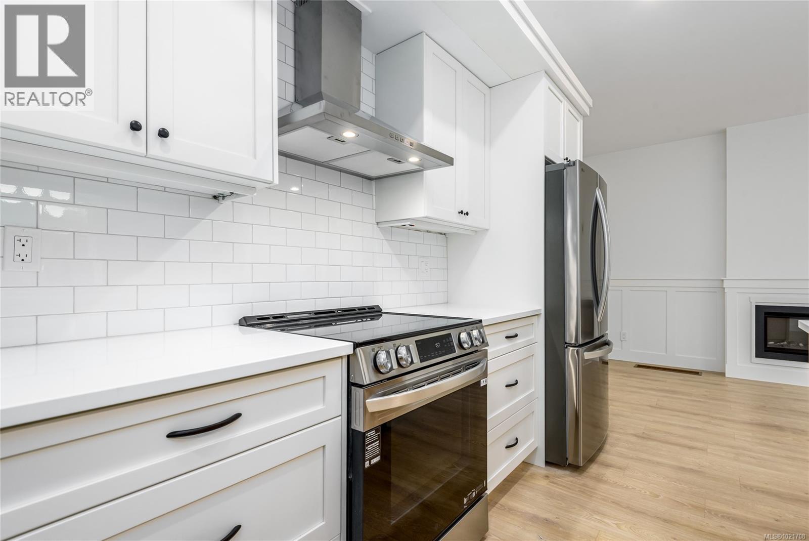 A 1044 Lazo Rd, Comox, BC - Indoor Photo Showing Kitchen With Stainless Steel Kitchen With Upgraded Kitchen