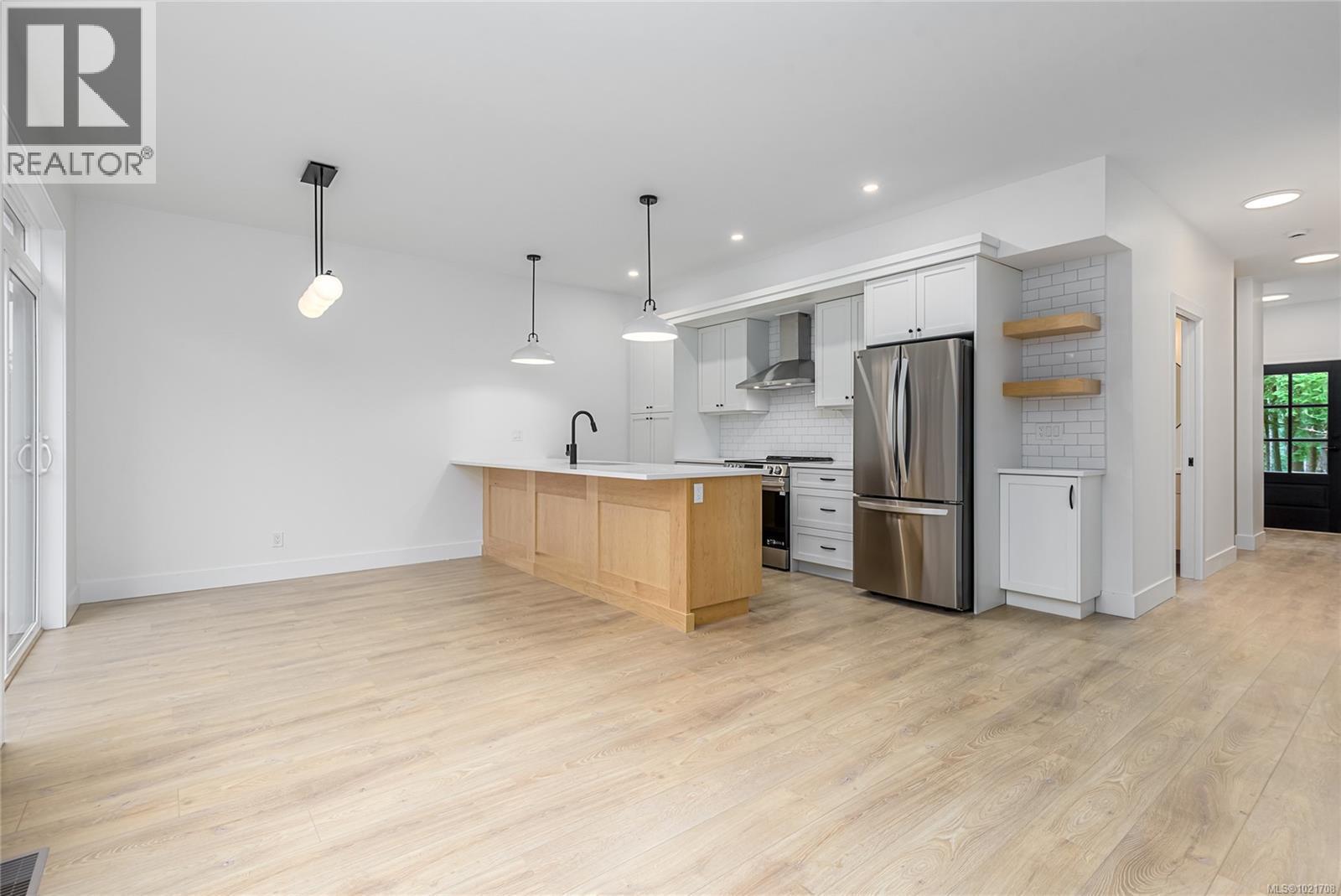 A 1044 Lazo Rd, Comox, BC - Indoor Photo Showing Kitchen With Stainless Steel Kitchen With Upgraded Kitchen
