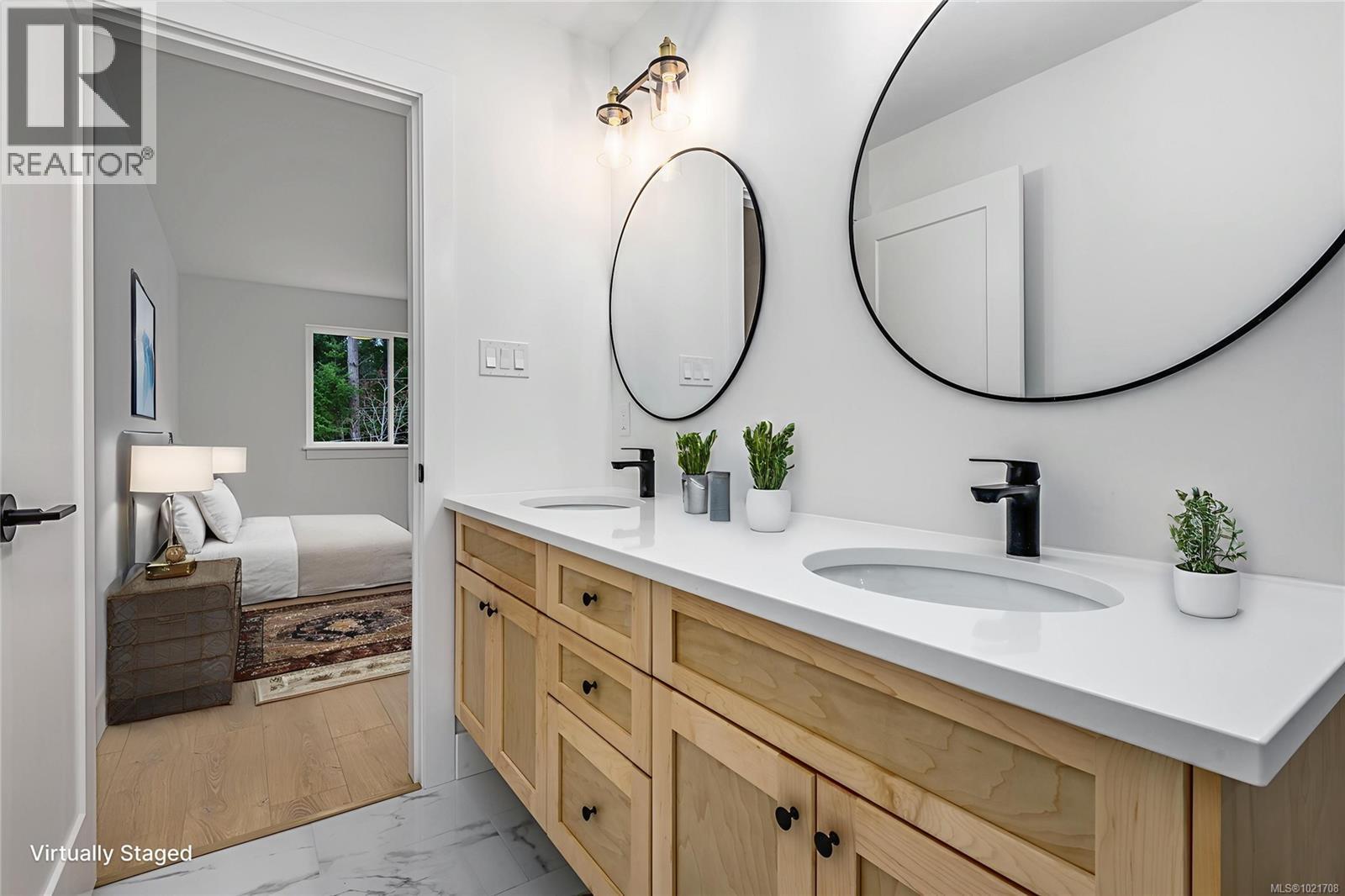 A 1044 Lazo Rd, Comox, BC - Indoor Photo Showing Bathroom