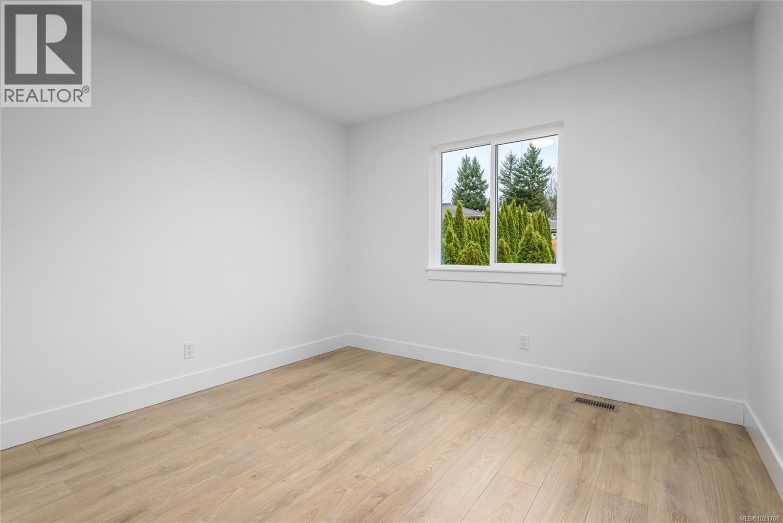 A 1044 Lazo Rd, Comox, BC - Indoor Photo Showing Other Room
