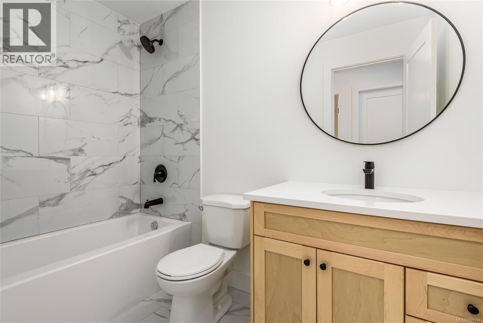 A 1044 Lazo Rd, Comox, BC - Indoor Photo Showing Bathroom