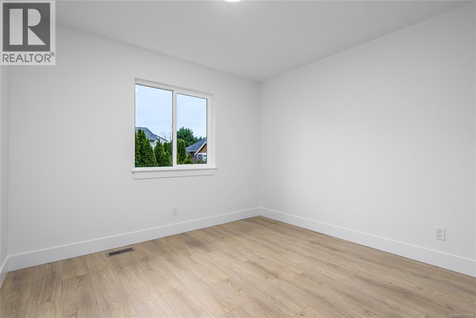 A 1044 Lazo Rd, Comox, BC - Indoor Photo Showing Other Room