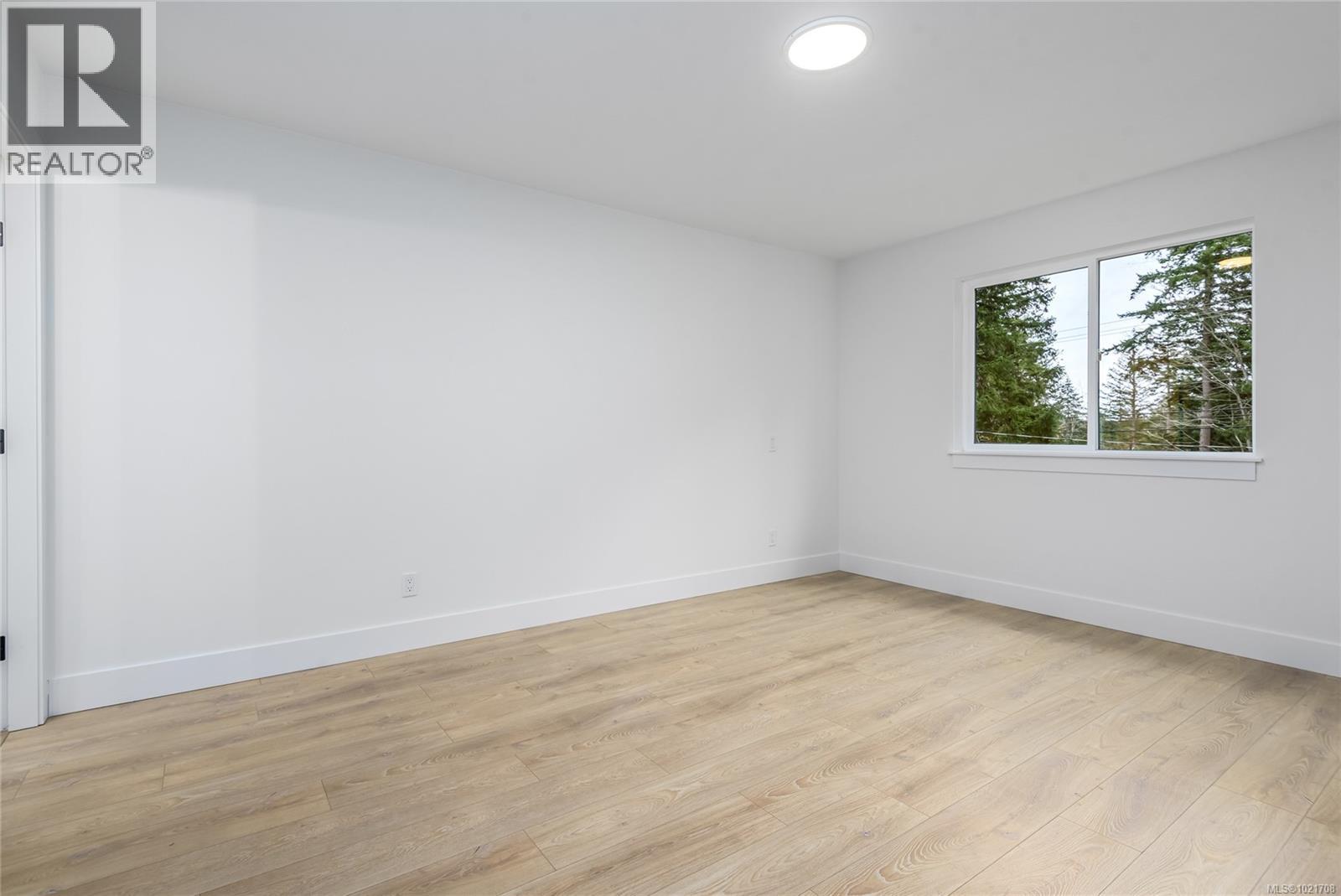 A 1044 Lazo Rd, Comox, BC - Indoor Photo Showing Other Room