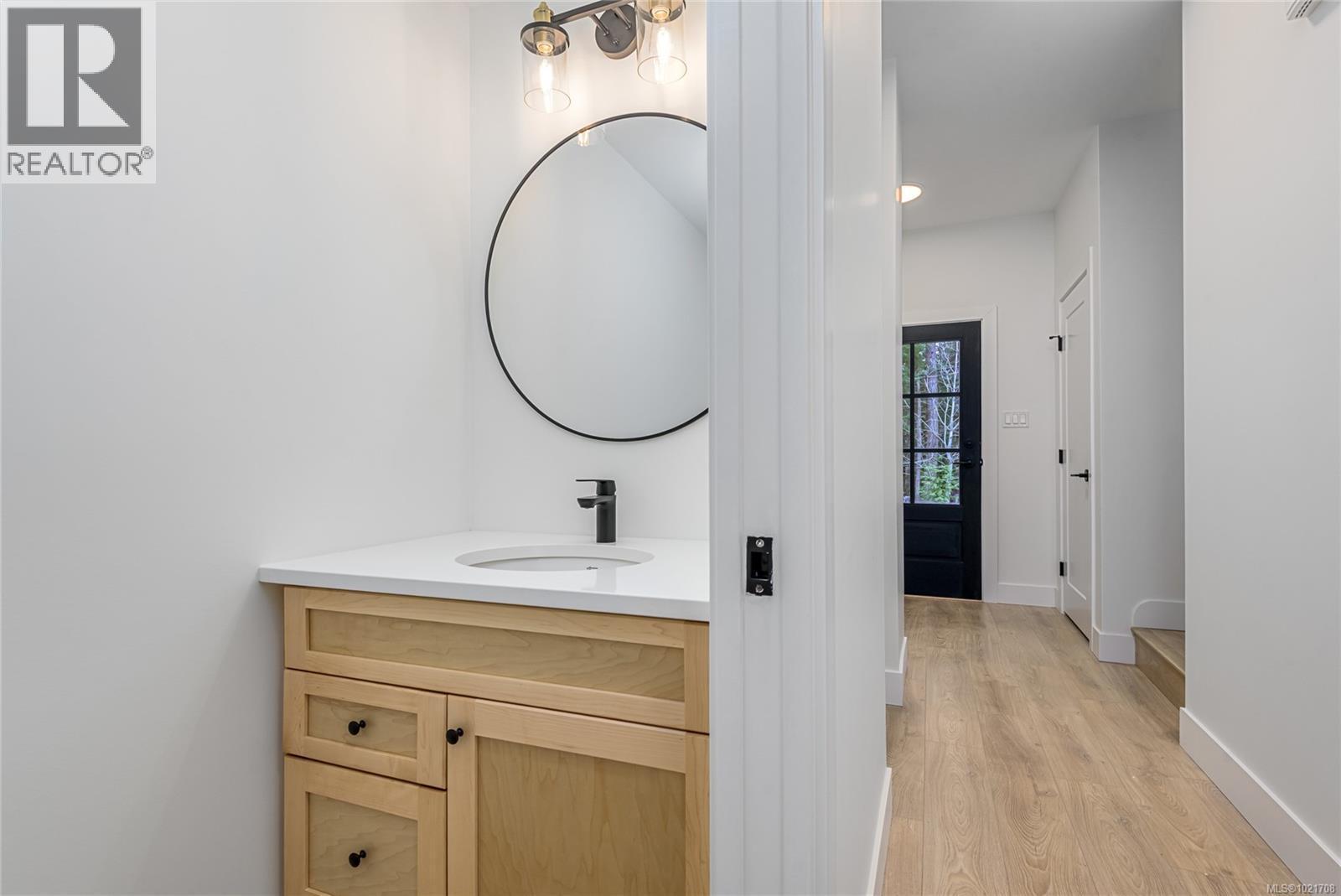 A 1044 Lazo Rd, Comox, BC - Indoor Photo Showing Other Room