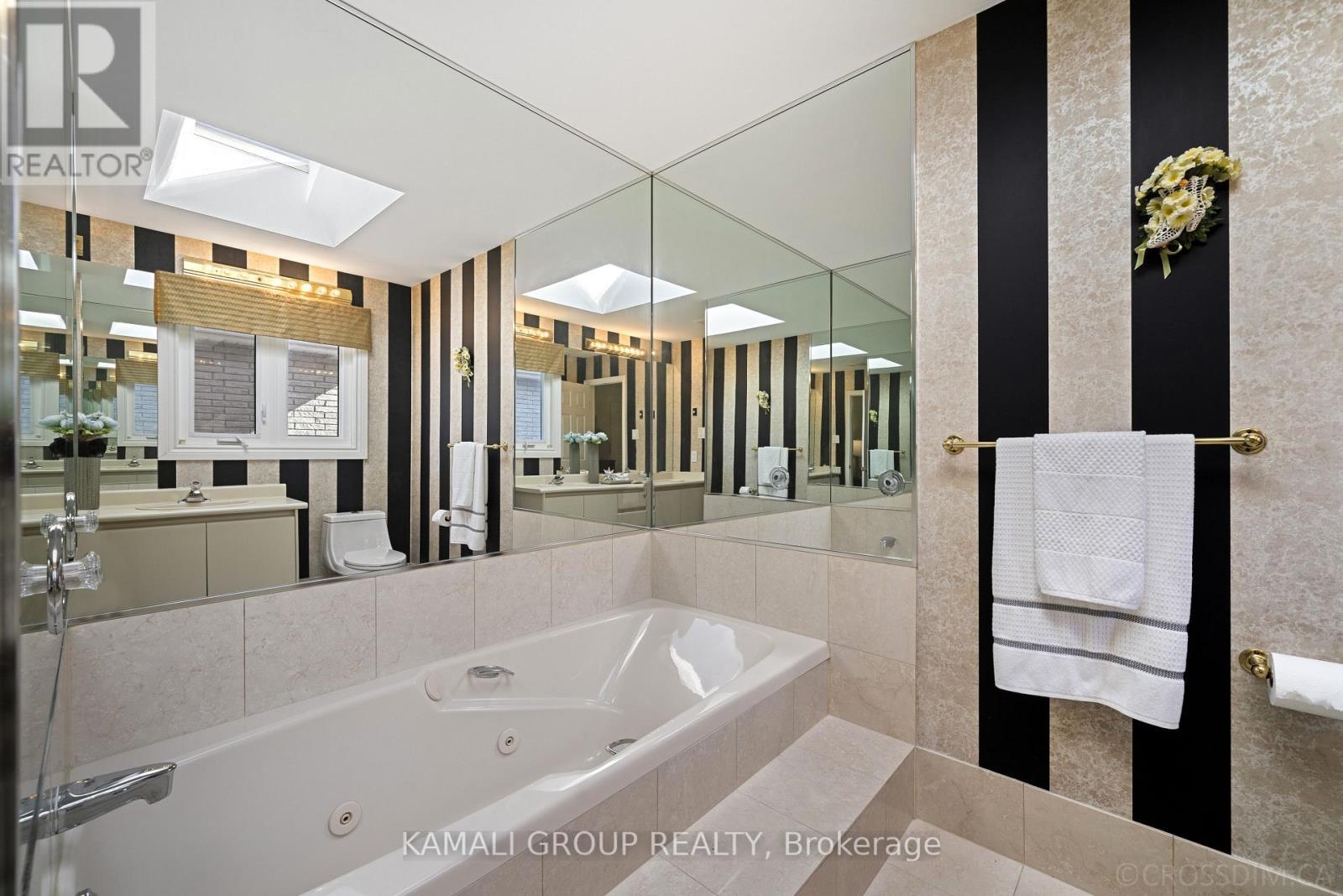 287 Dunview Avenue, Toronto, ON - Indoor Photo Showing Bathroom